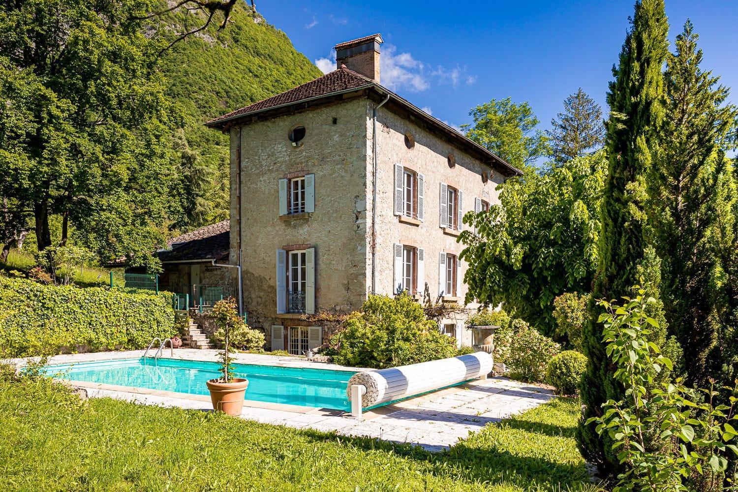 Chateau Monts Blancs Lumbin Exterior photo